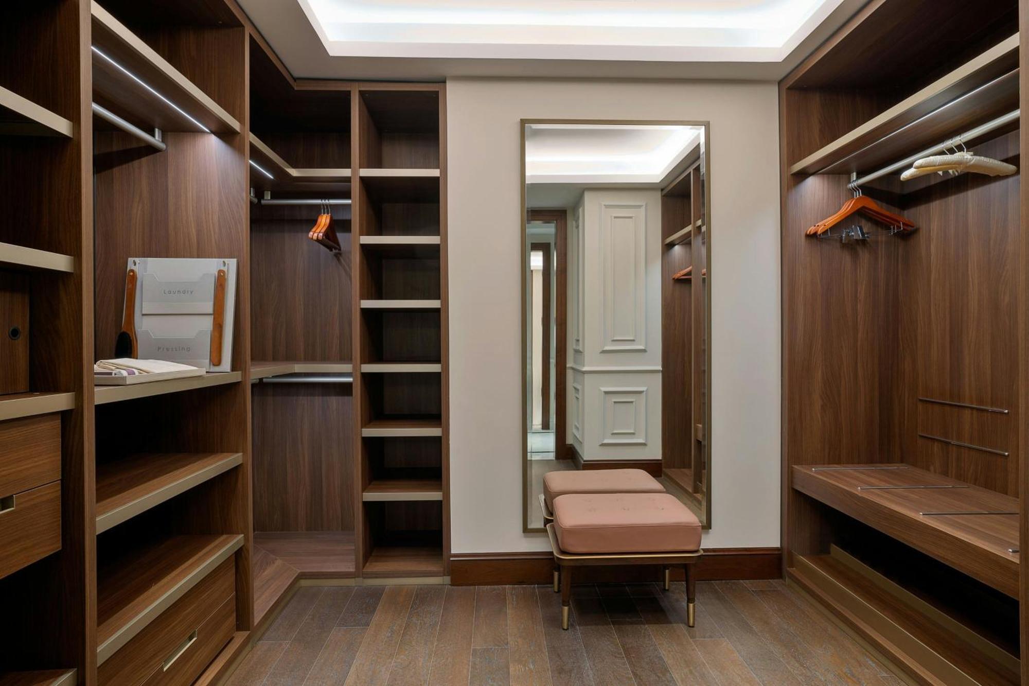 Hotel The Ritz-Carlton, Amman Zewnętrze zdjęcie A walk-in closet