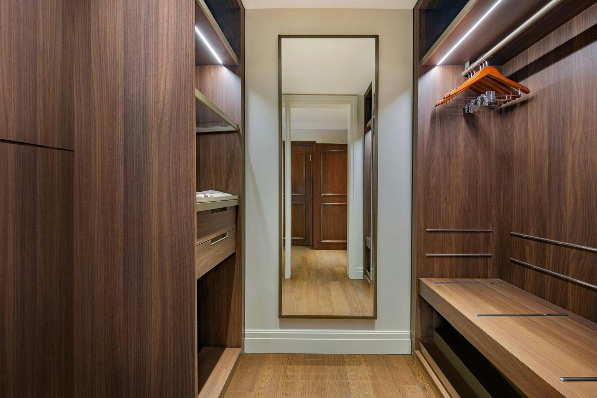 Hotel The Ritz-Carlton, Amman Zewnętrze zdjęcie A walk-in closet