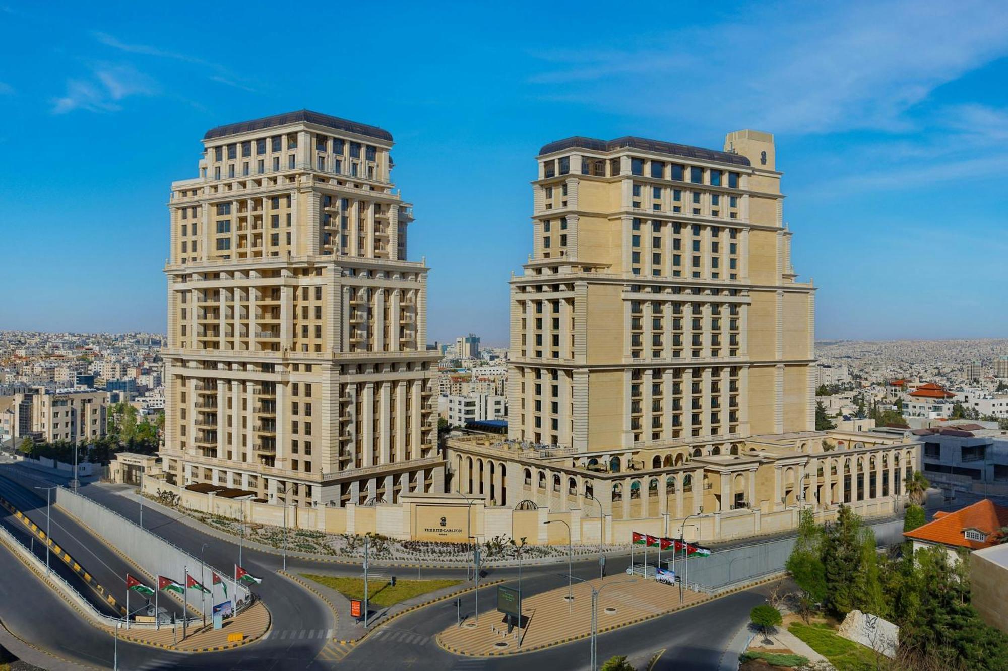 Hotel The Ritz-Carlton, Amman Zewnętrze zdjęcie Residential complex in Amman